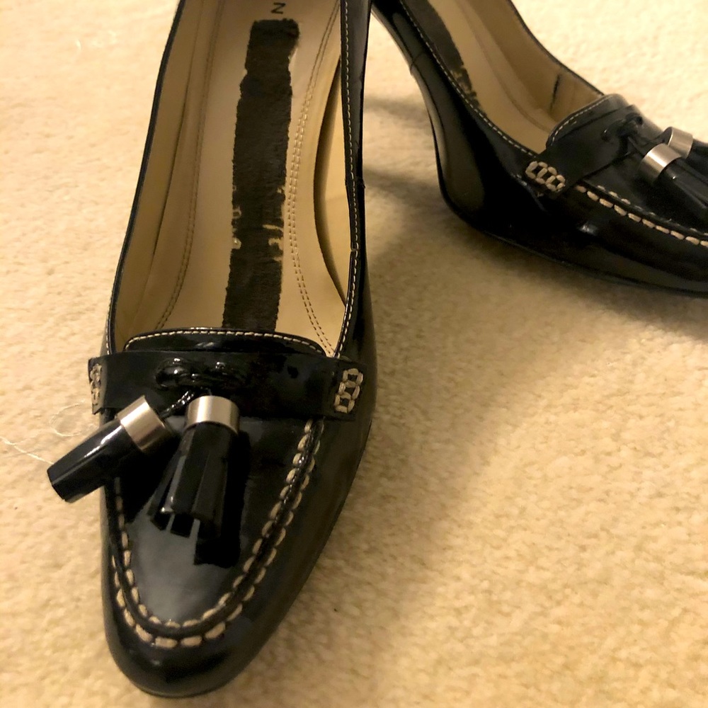 Ellen Tracy Tasseled Pump